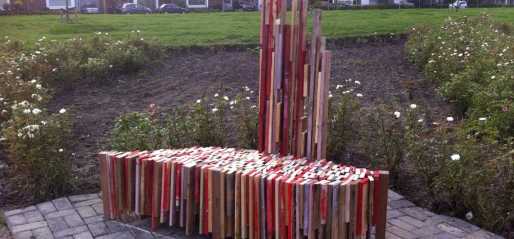 Eerste bank in de rozentuin