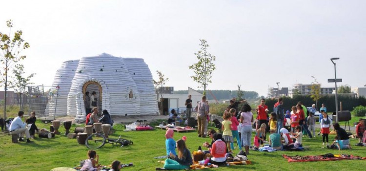 Uitnodiging opening zandzakkenpaviljoen